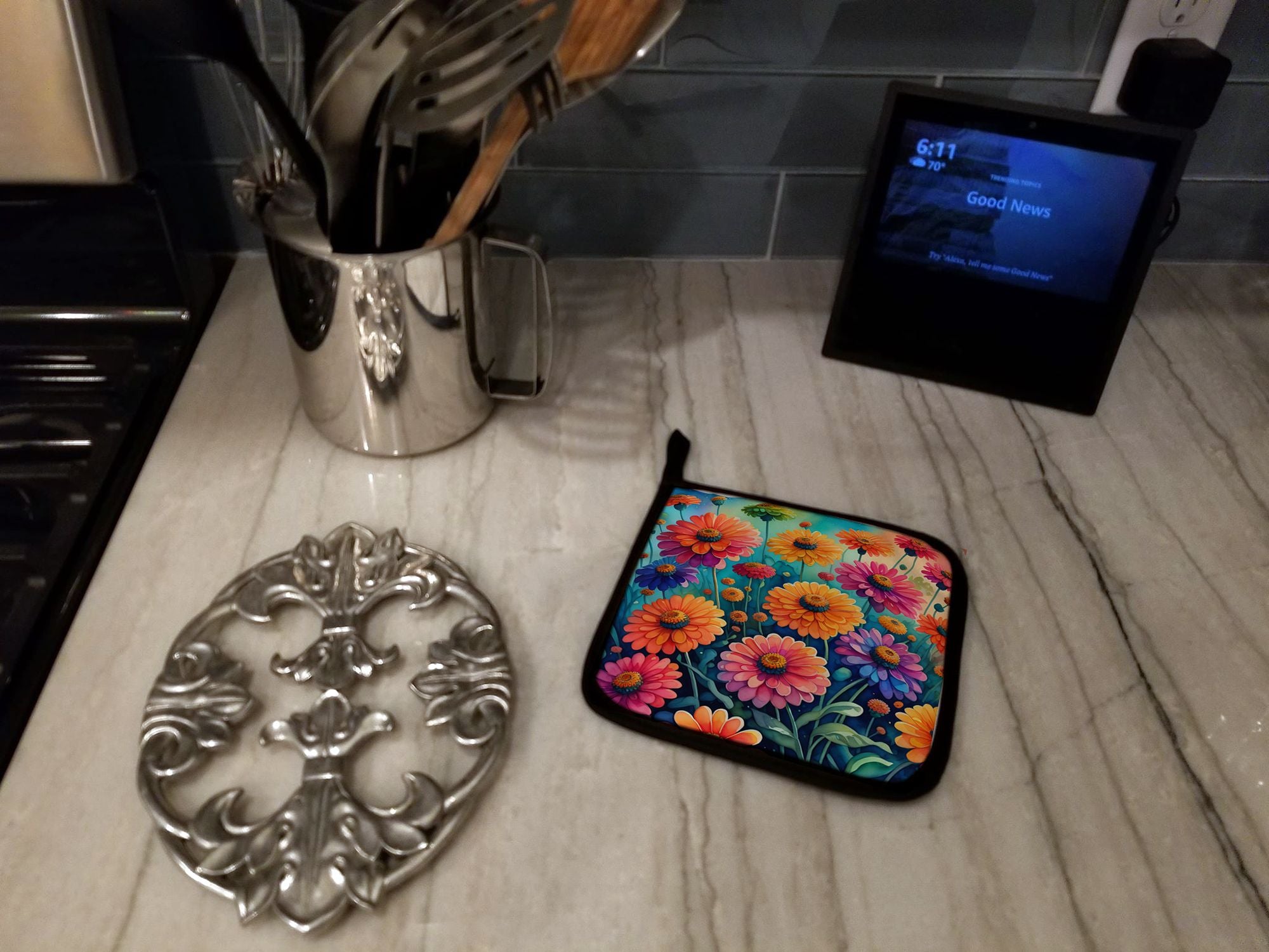 Colorful Zinnias Pair of Pot Holders Kitchen Heat Resistant Pot Holders Sets Oven Hot Pads for Cooking Baking BBQ, 7 1/2 x 7 1/2
